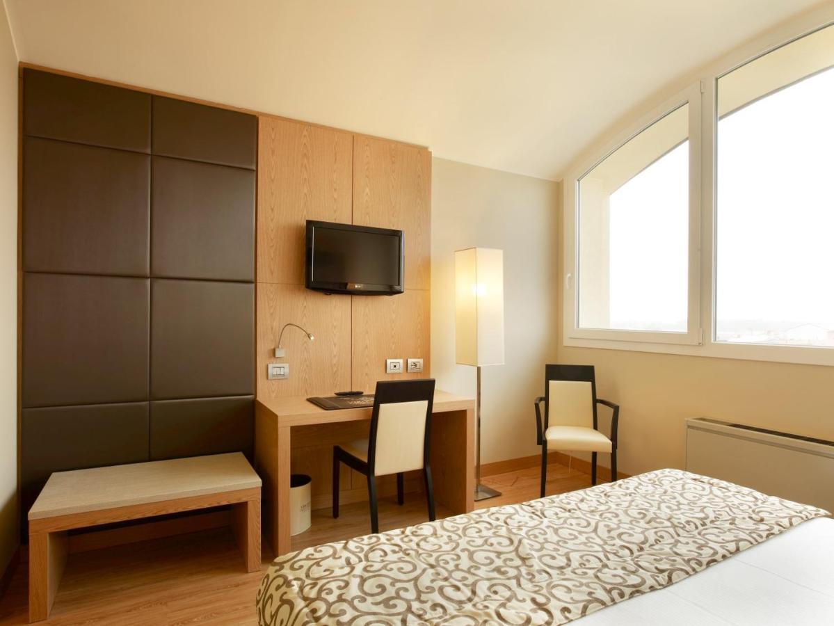 Virginia Palace Hotel 가르바냐테밀라네스 외부 사진