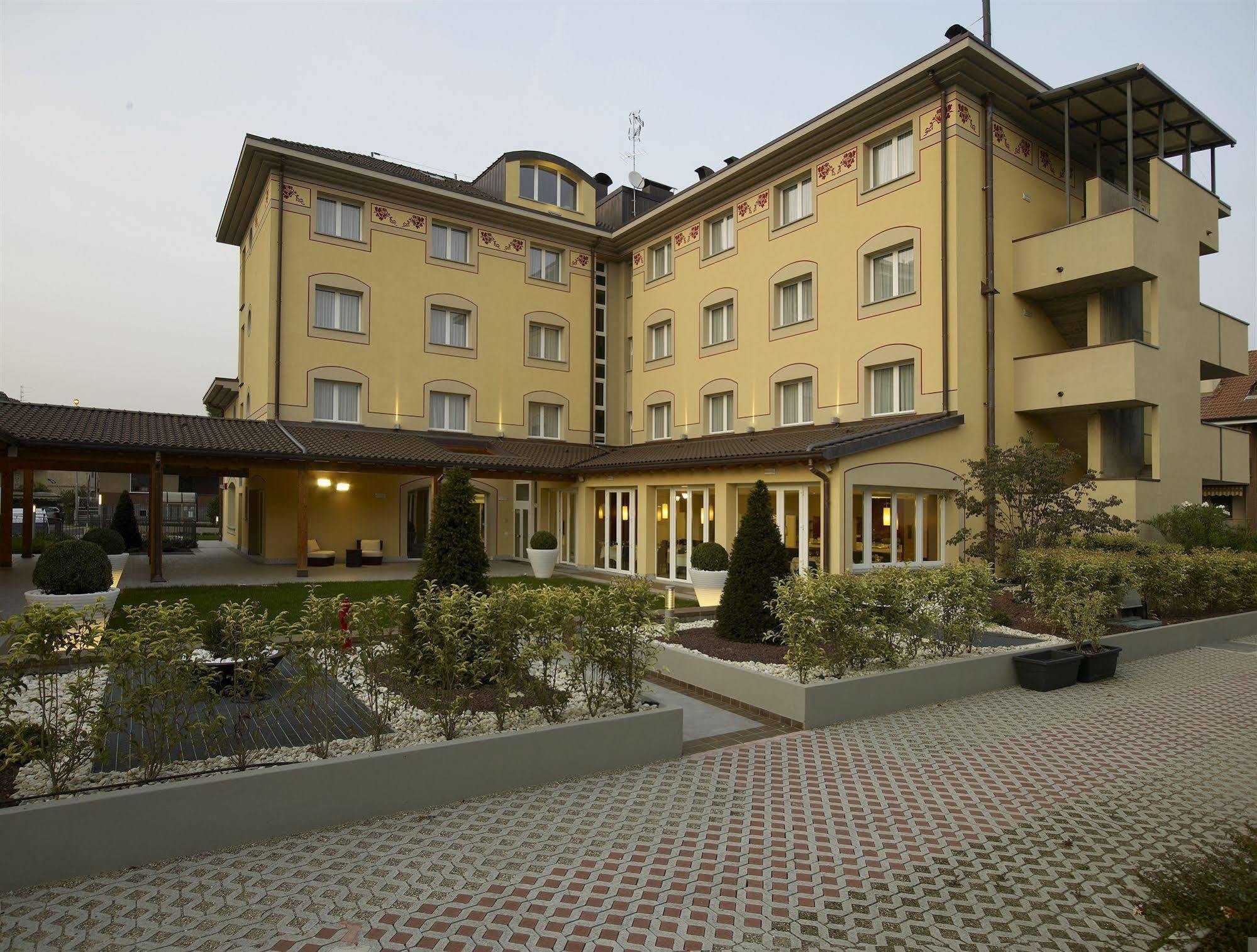 Virginia Palace Hotel 가르바냐테밀라네스 외부 사진